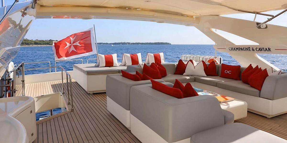 Аренда мега яхты Custom Line 112 CHAMPAGNE AND CAVIAR в Италии, Амальфи